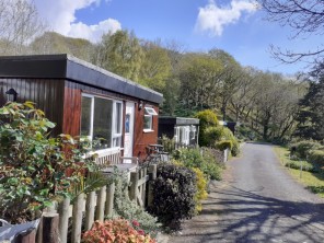 2 Bedroom Dog Friendly Woodland Cabin with Estuary Views near Aberdovy in North Wales